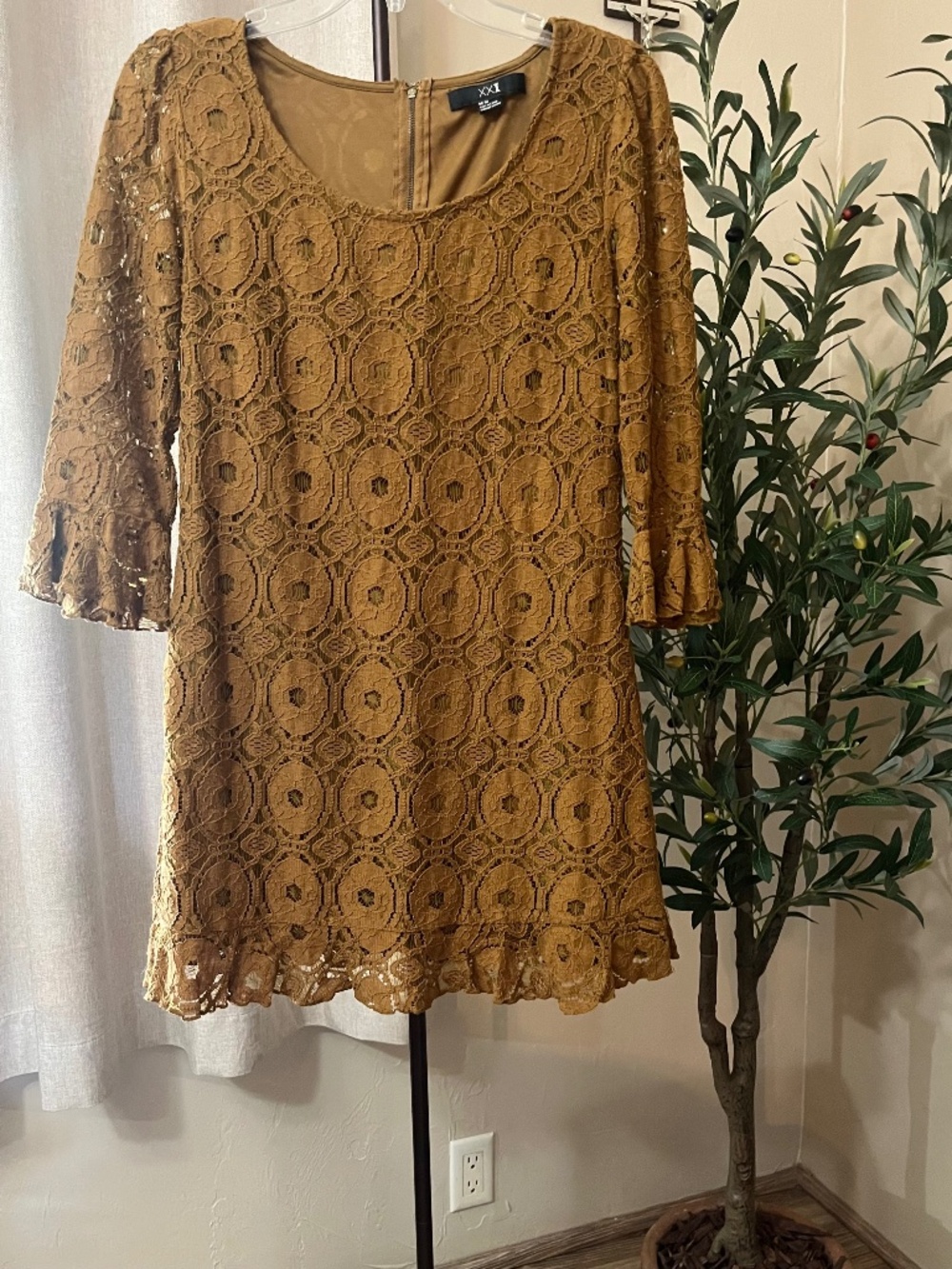 XXI Super Cute Lace Dress